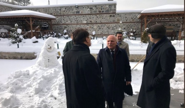 Aydemir:  Ak Belediyecilik Millete Sevdann rndr 