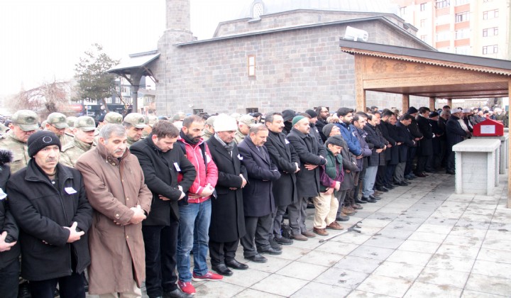 Erzurumlu ehidi binler uurlad